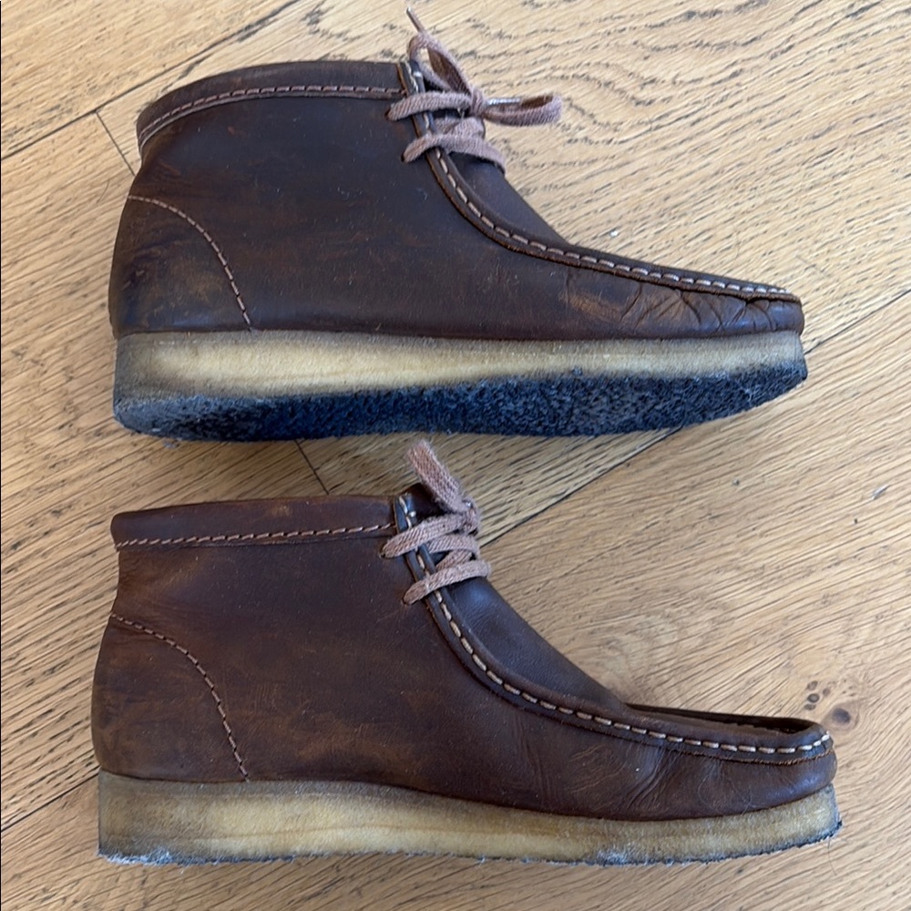 Clarks Brown Wallabe Chukka Boots with leather Upper and Crepe Sole